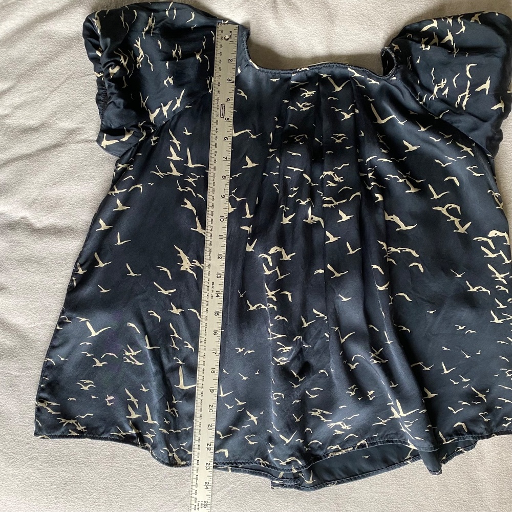 Ulla Johnson navy blue and ivory flock of birds print silk top Size 6 - Picture 8 of 12